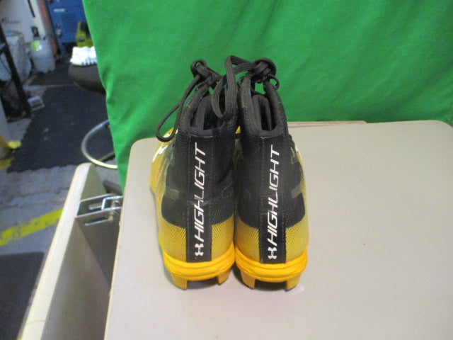 Load image into Gallery viewer, Used Under Armour Highlight Size Youth 2 High Top Cleats
