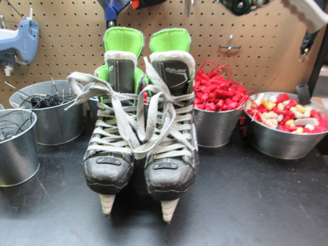 Load image into Gallery viewer, Used Bauer XL5 Hockey Skates - Size 3
