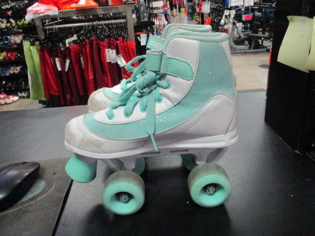 Load image into Gallery viewer, Used Roller Derby firestar Size Girls 3 Roller Skates
