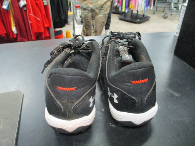 Load image into Gallery viewer, Used Under Armour Leadoff Size Youth 5.5 Cleats
