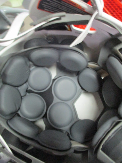 Load image into Gallery viewer, Used Xenith X2E+ Youth Large White Football Helmet 2023 (Jaw Pads Not Incl)
