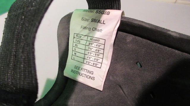 Load image into Gallery viewer, Used Champro Youth Small Soccer Shin Guards

