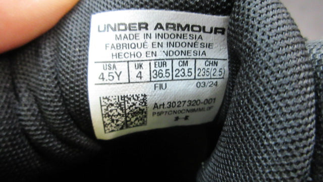 Load image into Gallery viewer, Used Under Armour Spotlight Franchise 4.0 RM Football Cleats - Size Youth 4.5
