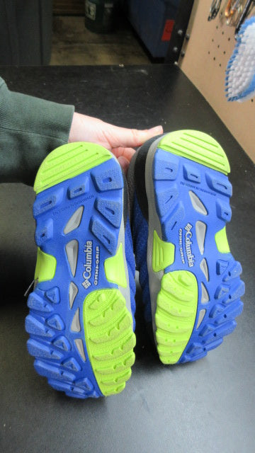 Load image into Gallery viewer, Columbia Omni-Grip Hiking Shoes - Size 4
