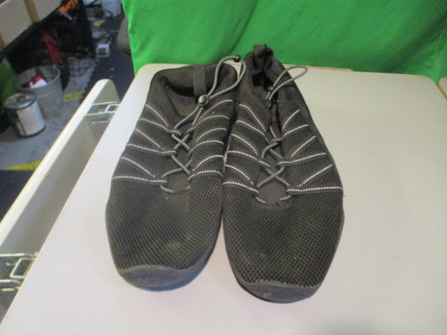 Load image into Gallery viewer, Used All In Motion Size 13 Water Shoes
