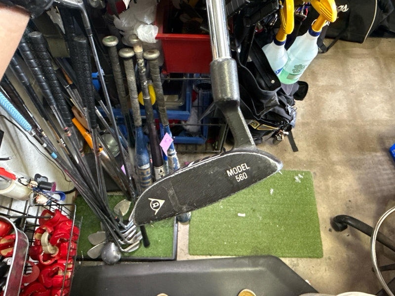 Load image into Gallery viewer, Used Dunlop Black Max Plus 560 Series Right Hand Mallet Putter 32.5"
