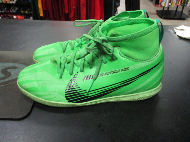 Load image into Gallery viewer, Used Nike Mercurial Dream Speed Size 3.5Y Indoor Cleats
