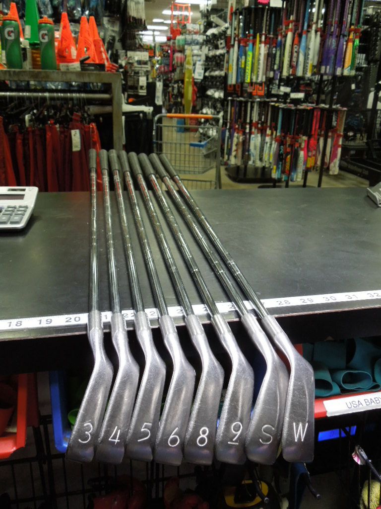 Load image into Gallery viewer, Used PING EYE 2 Red Dot 8pc Right Hand Iron Set No 7 Iron
