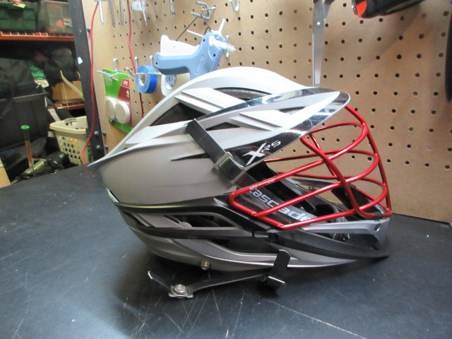Load image into Gallery viewer, Used Cascade XRS Lacrosse Helmet
