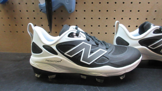 Load image into Gallery viewer, Used New Balance Fresh Foam X Velo v4 Molded Softball Cleats - Size 8.5 W
