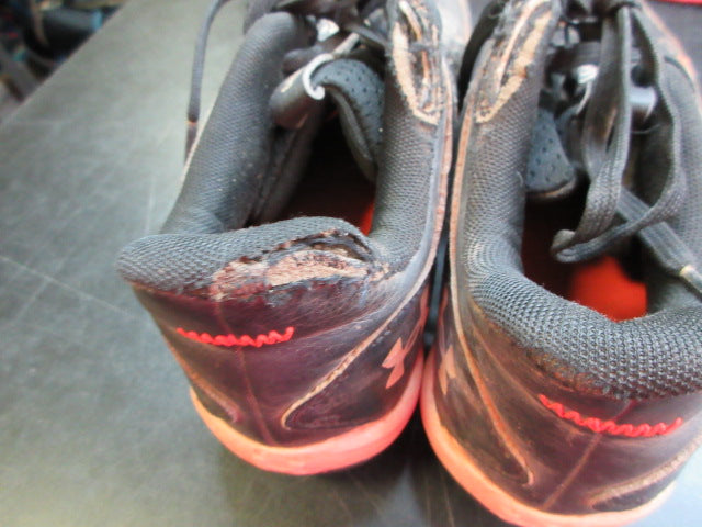 Load image into Gallery viewer, Used Under Armour Leadoff Baseball Cleats - Size Youth 6
