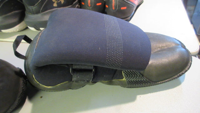 Load image into Gallery viewer, Used Quicksilver Scuba Boots Size 9
