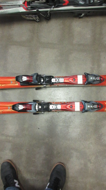 Load image into Gallery viewer, Used Atomic Beta Ride 160cm Downhill skis With Bindings
