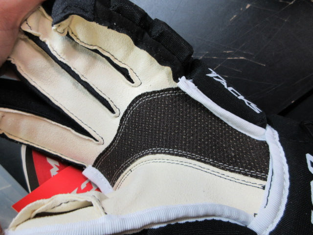 Load image into Gallery viewer, Used CCM Jr Coyotes Hockey Gloves - 15"
