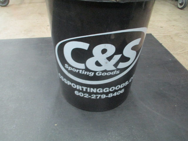 Load image into Gallery viewer, Used Rawlings C &amp; S 6 Gallon Ball Bucket w/ Padded Lid - Black
