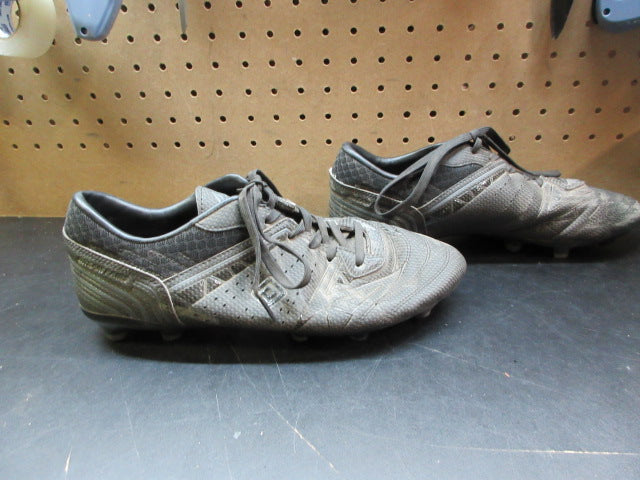 Load image into Gallery viewer, Used Soccer Cleats - Size 8.5
