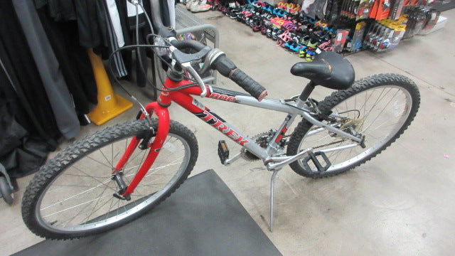 Load image into Gallery viewer, Used Trek 800 Sport 13&quot; Frame 26&quot; Wheel 21 Speed Mountain Bike
