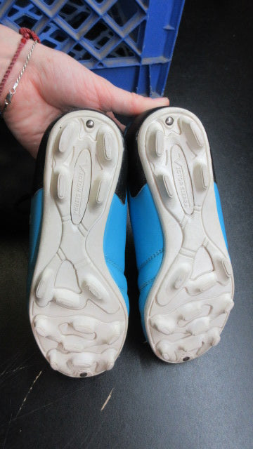 Used Victor Sierra Kids Cattura MD JR Soccer Shoes - Size 2