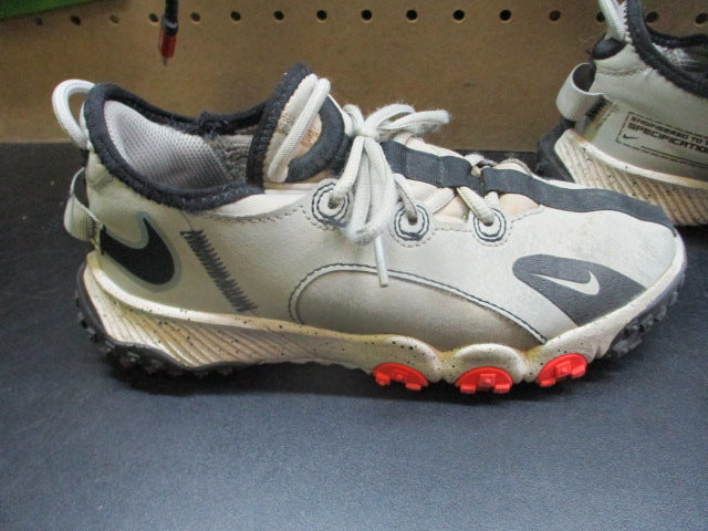 Load image into Gallery viewer, Used Nike Future Field Boys' Turf Shoes - Size Youth 2.5
