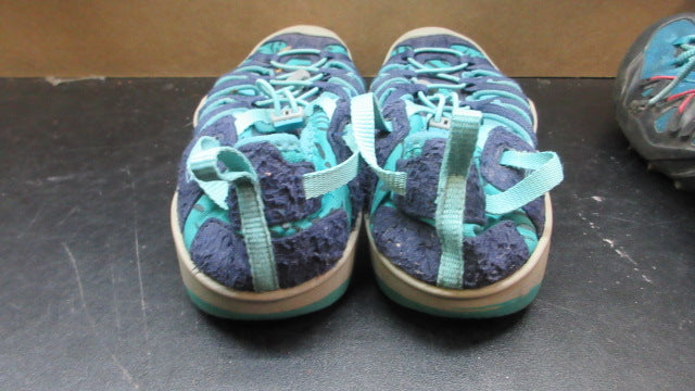 Load image into Gallery viewer, Used Keen Sandals Walk Trail - Size 5
