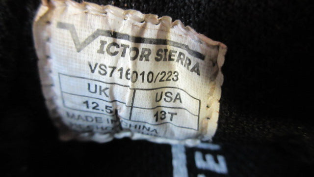 Load image into Gallery viewer, Used Victor Sierra Soccer Cleats - Size 13T
