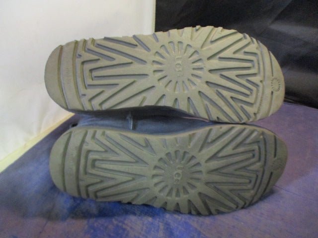 Load image into Gallery viewer, Used Ugg Classic Mini II Boots Adult Size 9
