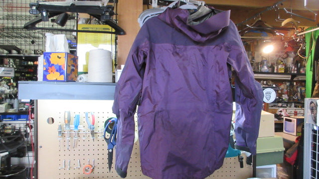 Load image into Gallery viewer, Used Arc'Teryx Theta LT Gore-Tex Shell Jacket - Small
