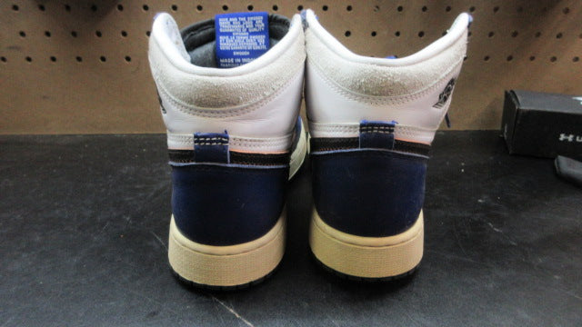 Load image into Gallery viewer, Used Nike Air Jordan Basketball Shoes - Size Youth 5
