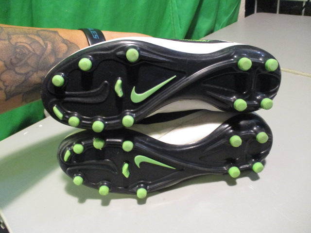 Load image into Gallery viewer, Used Nike Hypervenom Size Youth 2 Soccer Cleats
