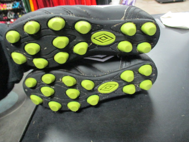 Load image into Gallery viewer, Used Umbro Size Youth 12 Soccer Cleats
