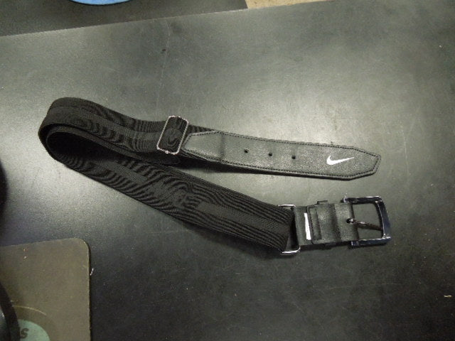 Load image into Gallery viewer, Used Nike Baseball / Softball Belt in Black
