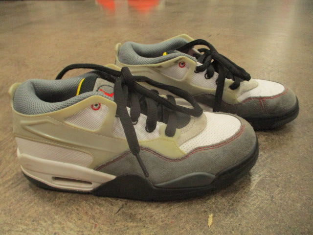 Load image into Gallery viewer, Used Nike Air Jordans 23 Flight Skate Shoes Size 5.5
