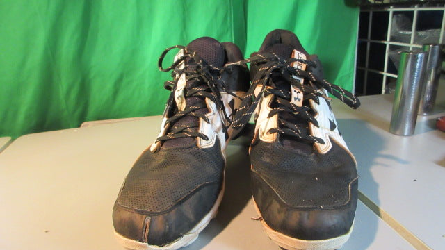 Load image into Gallery viewer, Used Under Armour Leadoff Low RM Men&#39;s Size 13 Baseball Cleat
