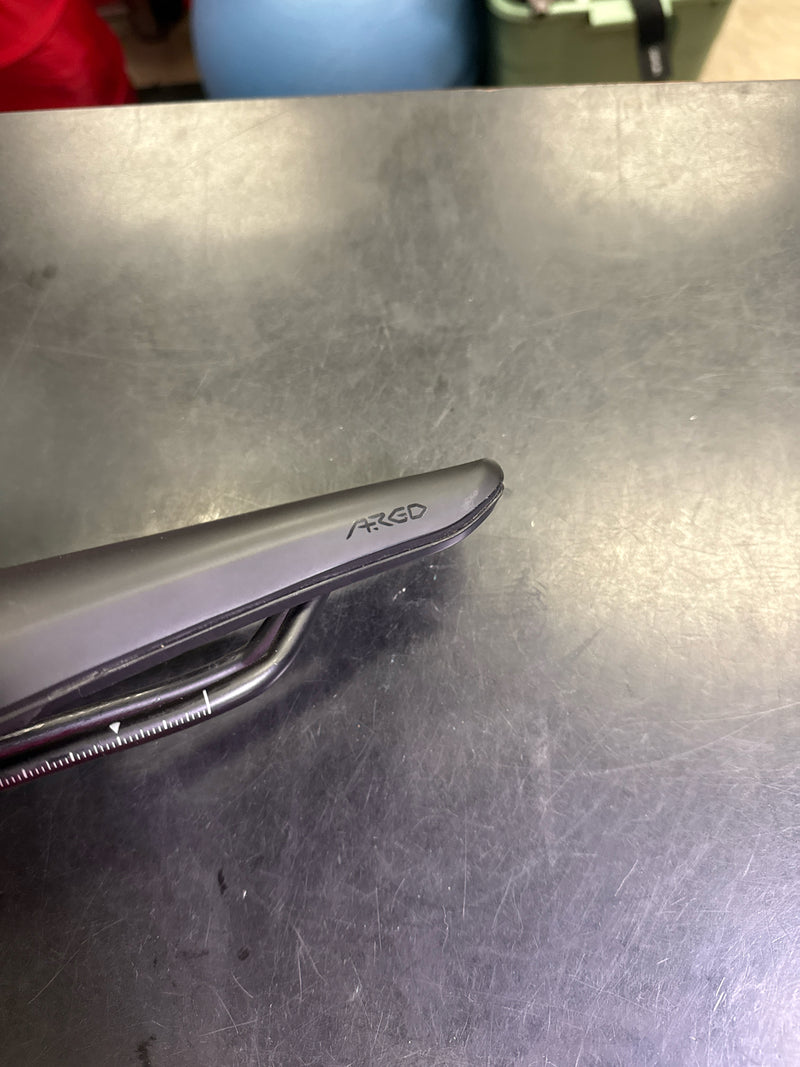 Load image into Gallery viewer, Used Fi'zi:k Tempo Argo R1 75x150mm Distance Cycling Saddle

