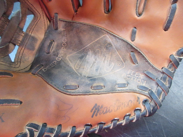 Load image into Gallery viewer, Used MacGregor 12" Glove - RHT
