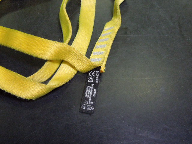 Load image into Gallery viewer, Used Black Diamond 18mm Nylon Runner 22kn
