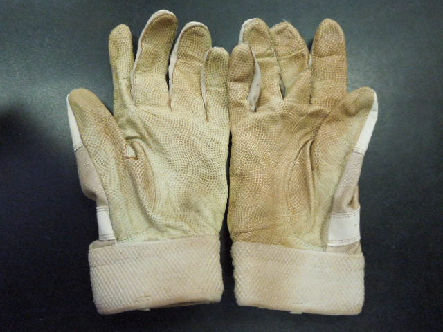 Load image into Gallery viewer, Used Marucci Quest Batting Gloves Size XL
