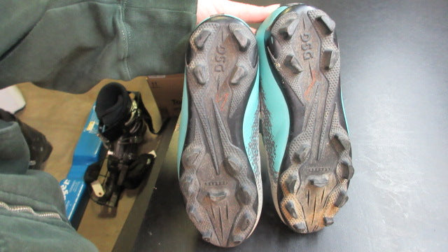 Load image into Gallery viewer, Used DSG Speed Viper Soccer Cleats - Size 2
