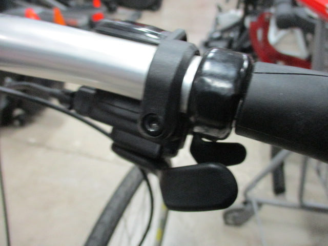 Load image into Gallery viewer, Used Trek 750 Multi Track 22&quot; Frame Bicycle
