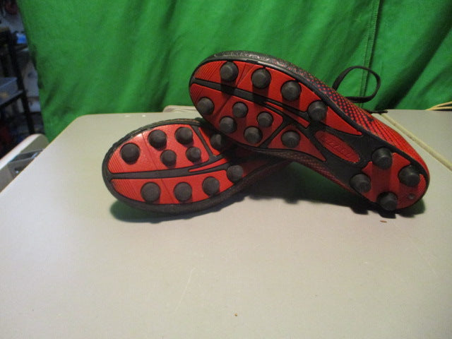 Load image into Gallery viewer, Used Vizari  Soccer Cleats Size 2
