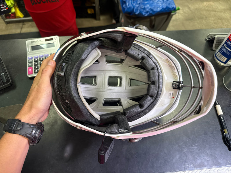 Load image into Gallery viewer, Used Cascade CPV-R White Lacrosse Helmet
