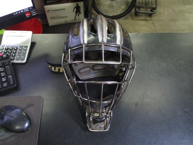 Load image into Gallery viewer, Used Mizuno Samurai Adult Catchers Helmet Size 7 - 7 5/8
