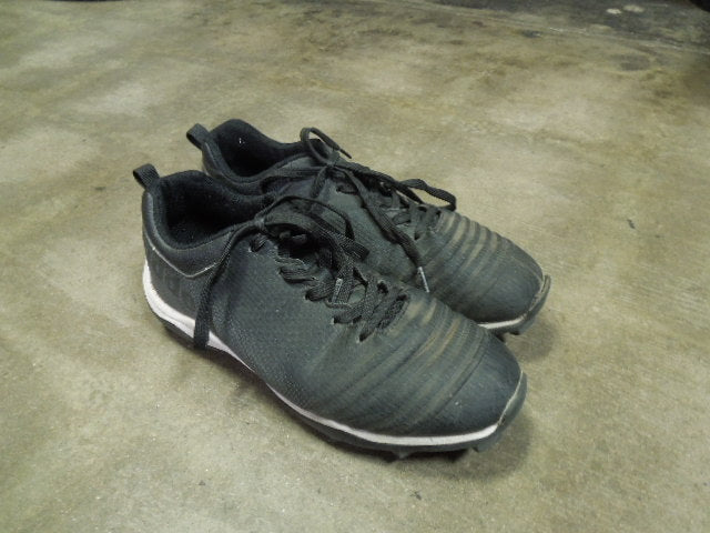 Load image into Gallery viewer, Used Riddel Edge Low Cleats Size 5 (Damage On Front)
