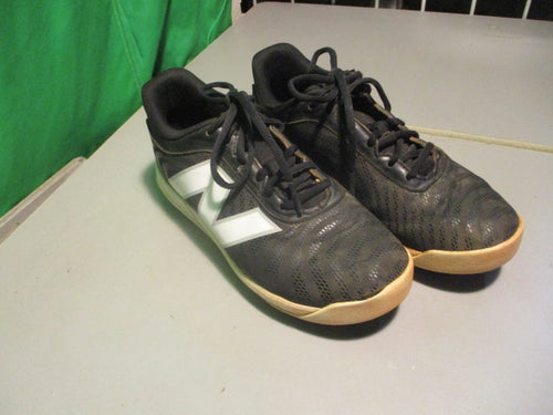 Used New Balance 4040v7 Size 5.5 Cleats