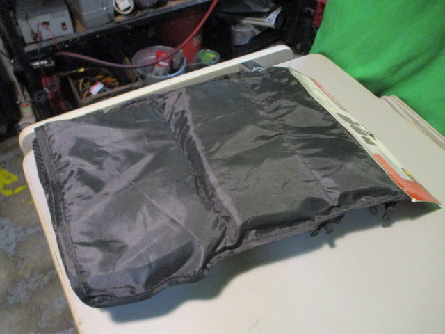 Load image into Gallery viewer, Used Razor Youth 8+ Skaing Pad Set
