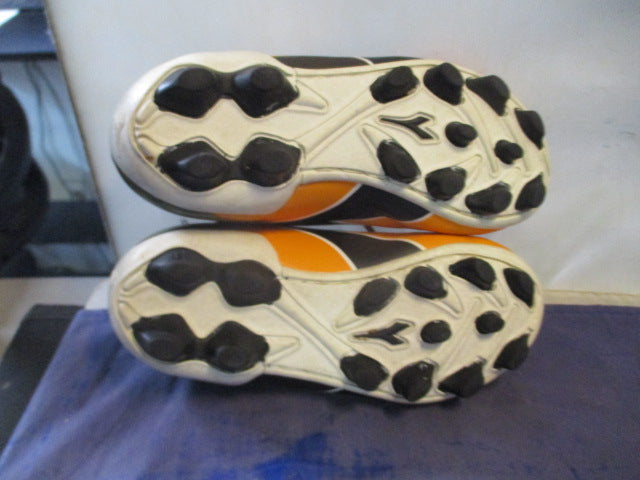Load image into Gallery viewer, Used Diadora Soccer Cleats Youth Size 9.5K
