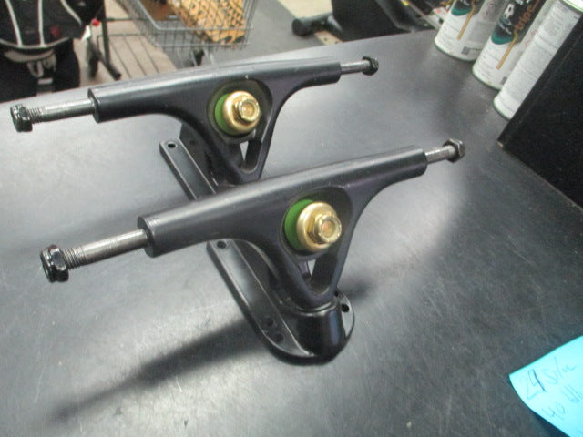 Load image into Gallery viewer, New SKATEBOARD TRUCKS Set of 2 Black
