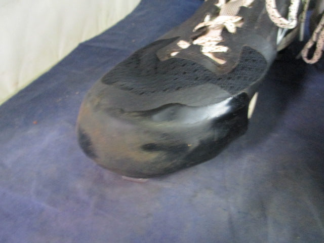 Load image into Gallery viewer, Used Under Armour Yard Low Metal Cleats Adult Size 13 - Pitcher&#39;s Toe
