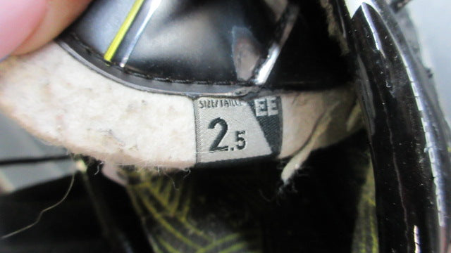 Load image into Gallery viewer, Used Bauer Supreme M40 Hockey Skates - Size 2.5
