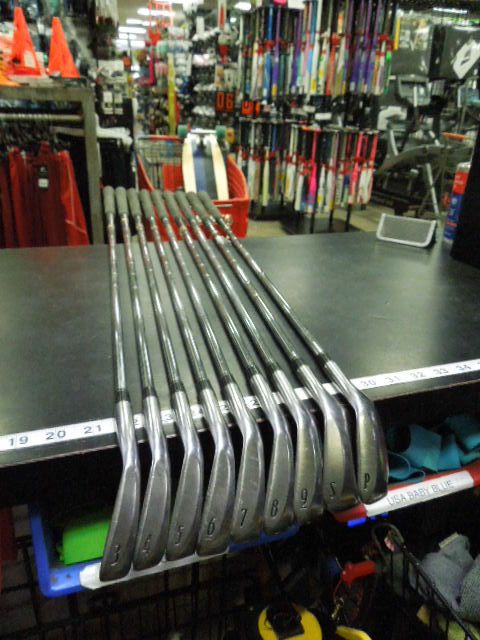 Load image into Gallery viewer, Used Titleist DCI 962 9pc Right Hand Iron Set 3-9 Iron and S,P-Wedge

